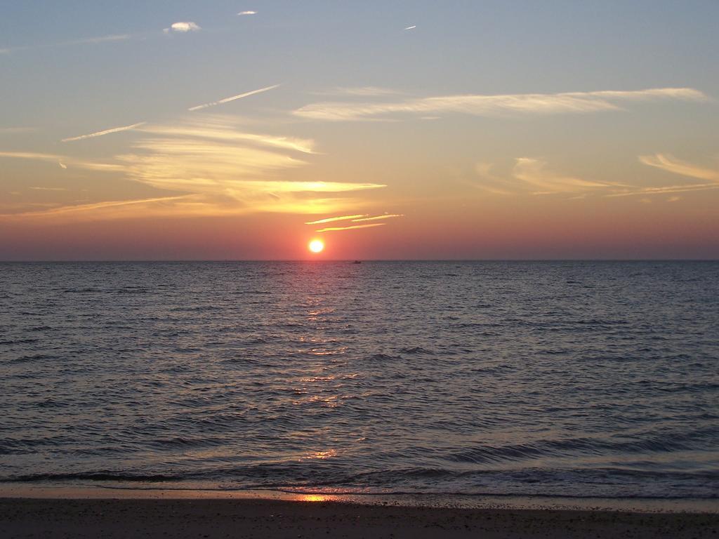 Sunset Beach Resort Кейп Чарлз Екстериор снимка